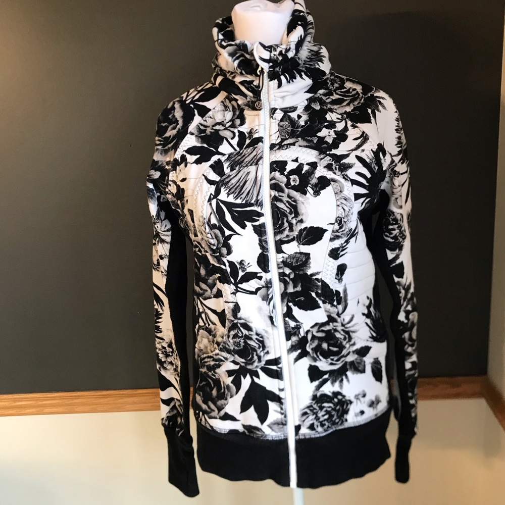Lululemon Calm & Cozy Jacket Brisk Bloom Black White Floral Size 6